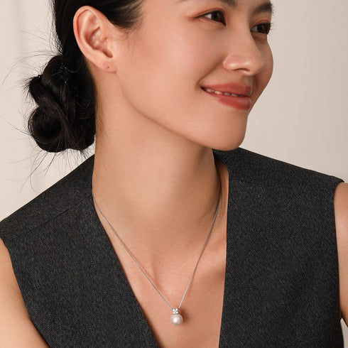 Elegant 10-11mm Freshwater Pearl Zirconia Leaf Necklace - Perfect for Everyday Wear